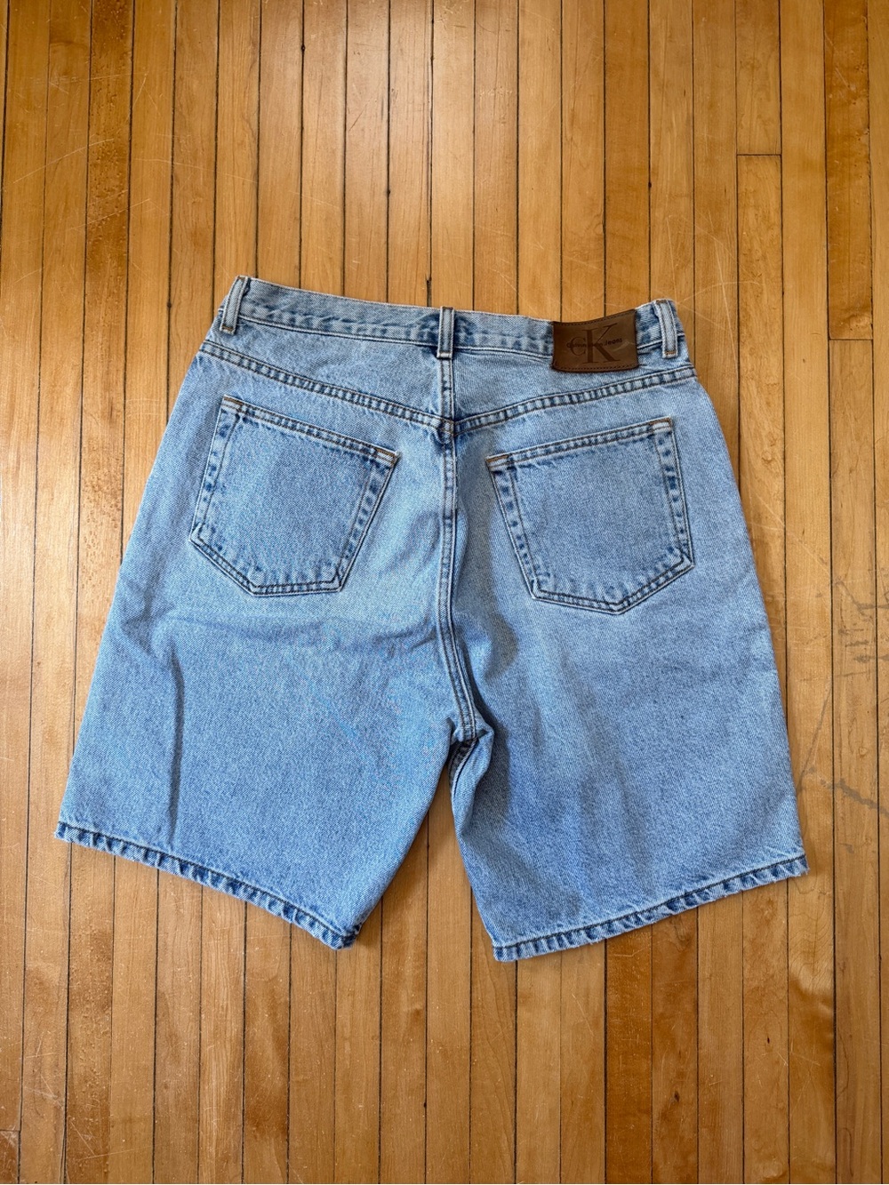 Vintage 90s Calvin Klein Light Wash Jean Shorts Jorts Leather Patch Mens Sz. 33 - Picture 8 of 9
